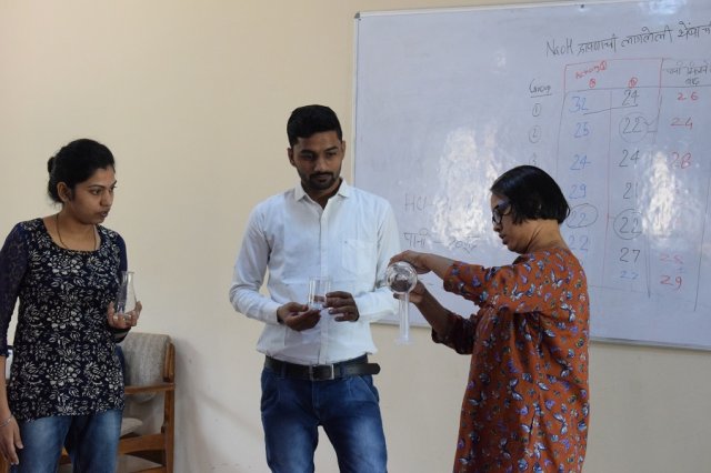 Seema, Bhagyashree and Soham preparing for the next practical.